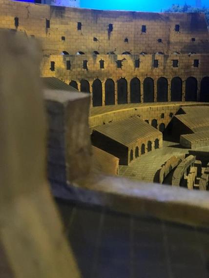 Interior do Coliseu em Roma, Itália, no Maravilhas do Mundo