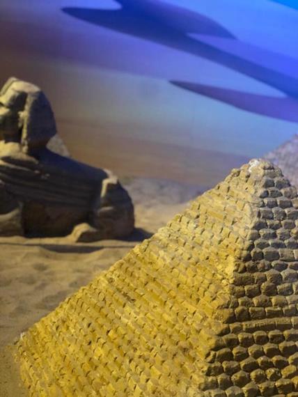 Pirâmides do Egito e Esfinge, em exposição do Maravilhas do Mundo do Dreams Park Show