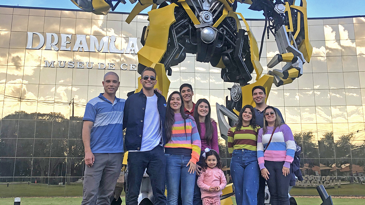 Halloween: Família paulista ganha concurso de fantasia no Dreams Motor Show  – Notícias Dreams Park Show