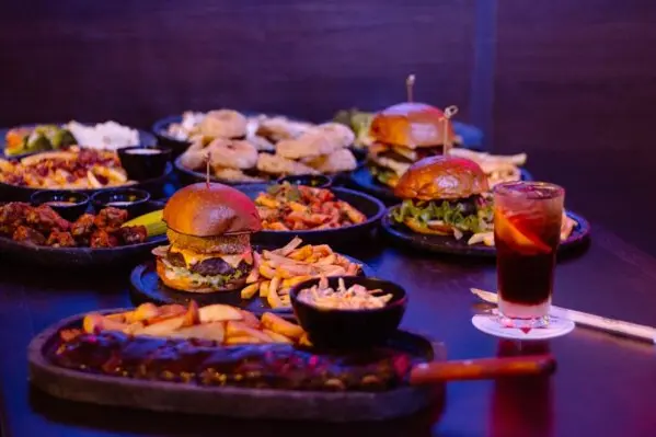 Capa do blog: Onde comer em Foz - cardapio dreams motor show