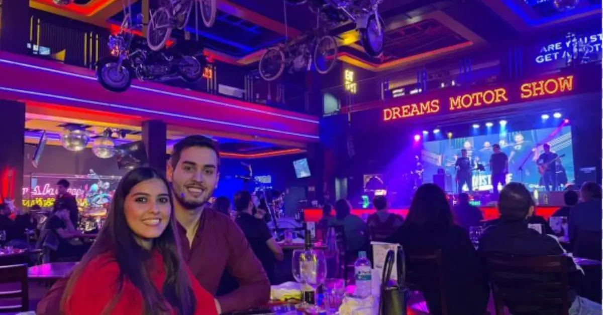 Capa do blog: noite foz do iguacu - casal no dreams motor show