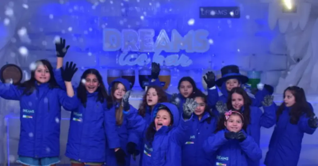 Capa da noticia: promoção relâmpago dia do cliente - imagem de crianças no Dreams Ice Bar em Foz