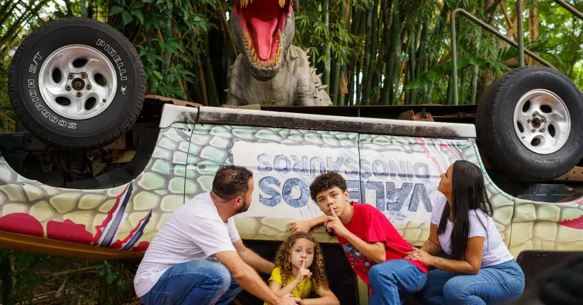 Capa do blog: Vale dos dinossauros vale a pena - familia no vale dos dinossauros em foz do iguaçu